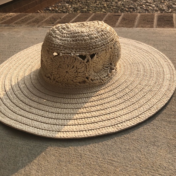 Floppy beach hat - Picture 3 of 6